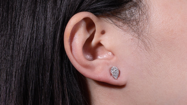 18K White Gold Pear Diamond Earrings