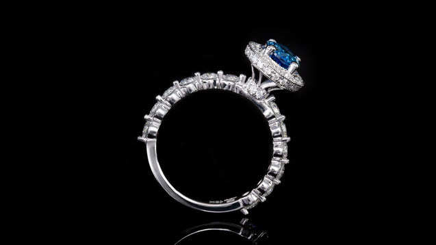 19K White Gold Blue Sapphire Ring